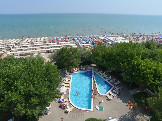 alexandraplaza it offerta-luglio-hotel-fronte-mare-riccione-con-piscine 014
