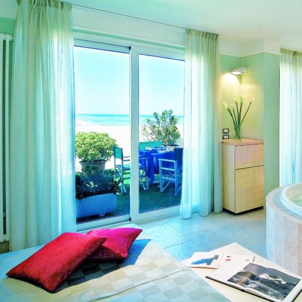 alexandraplaza it offerta-luglio-hotel-fronte-mare-riccione-con-piscine 037